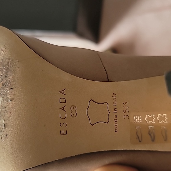 Sz 6.5 Escada peep toe champagne silk - Picture 4 of 6